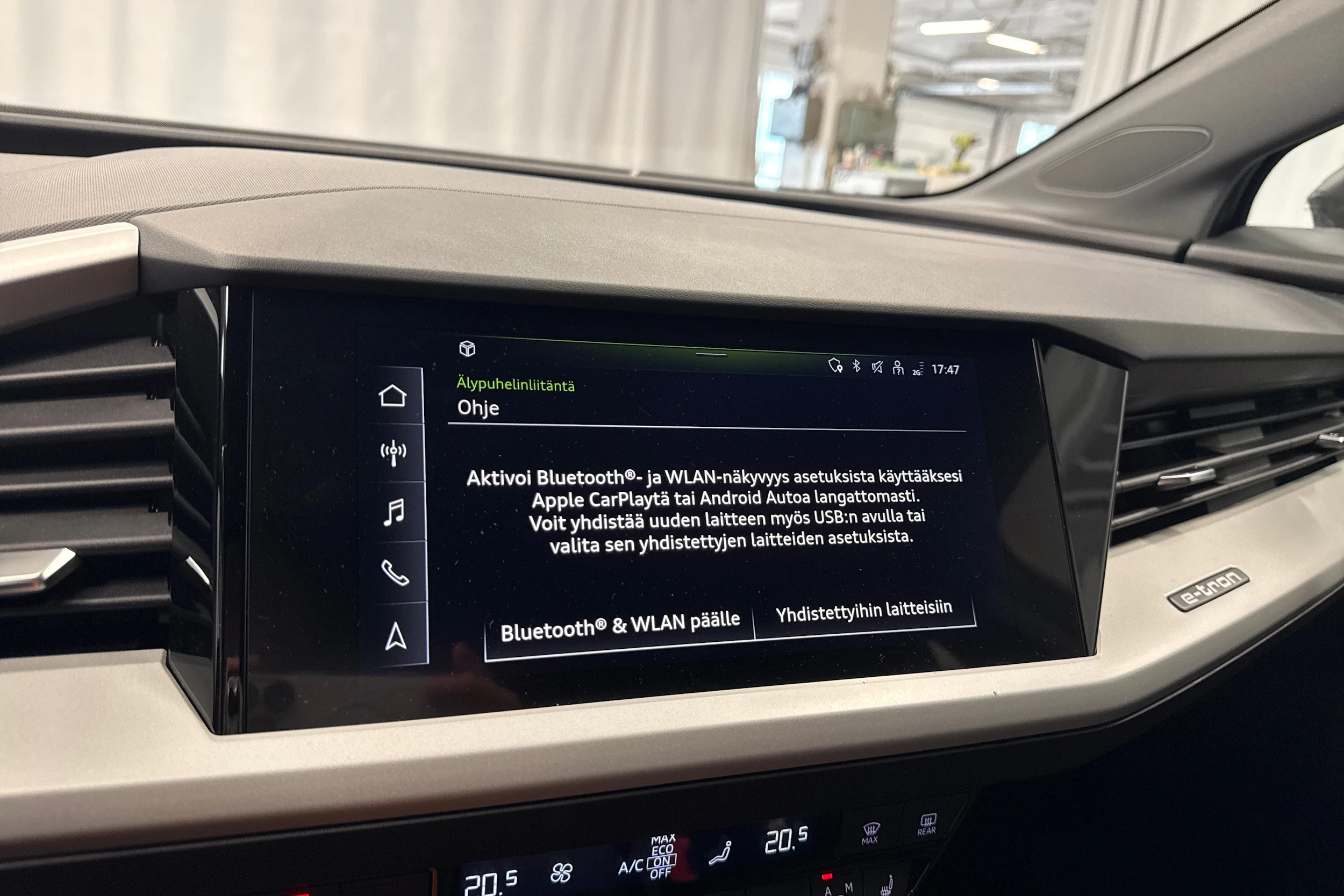 harmaa Audi Q4 e-tron 2023 kuva 17.