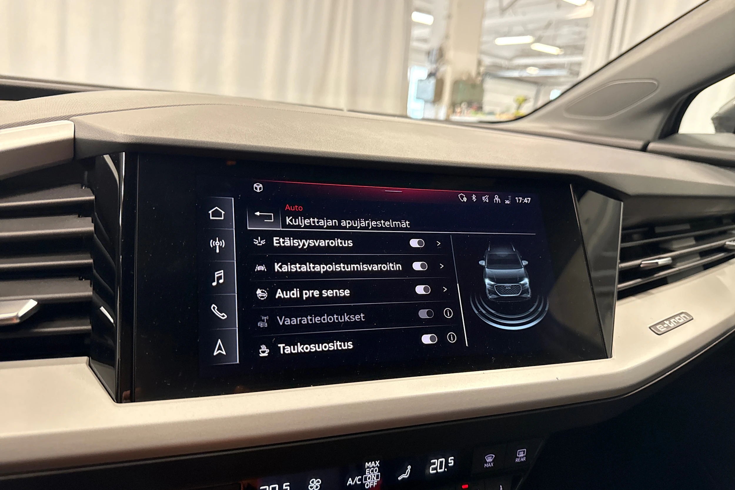 harmaa Audi Q4 e-tron 2023 kuva 20.