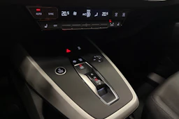 harmaa Audi Q4 e-tron 2023 kuva 21.