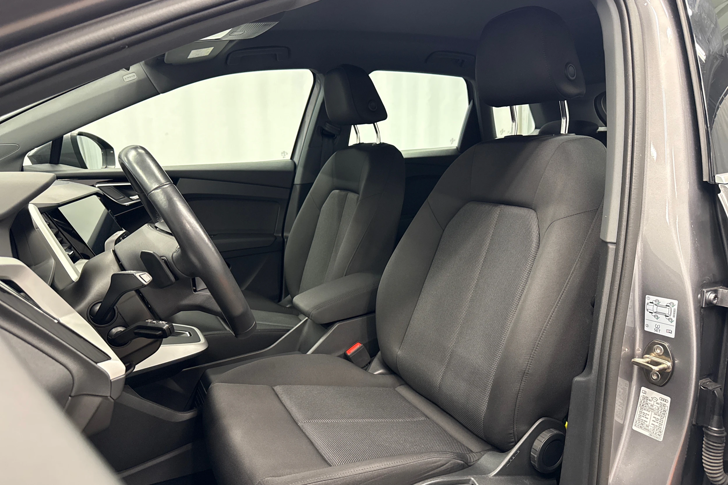 harmaa Audi Q4 e-tron 2023 kuva 23.