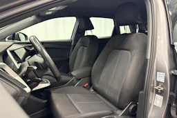 harmaa Audi Q4 e-tron 2023 kuva 23.
