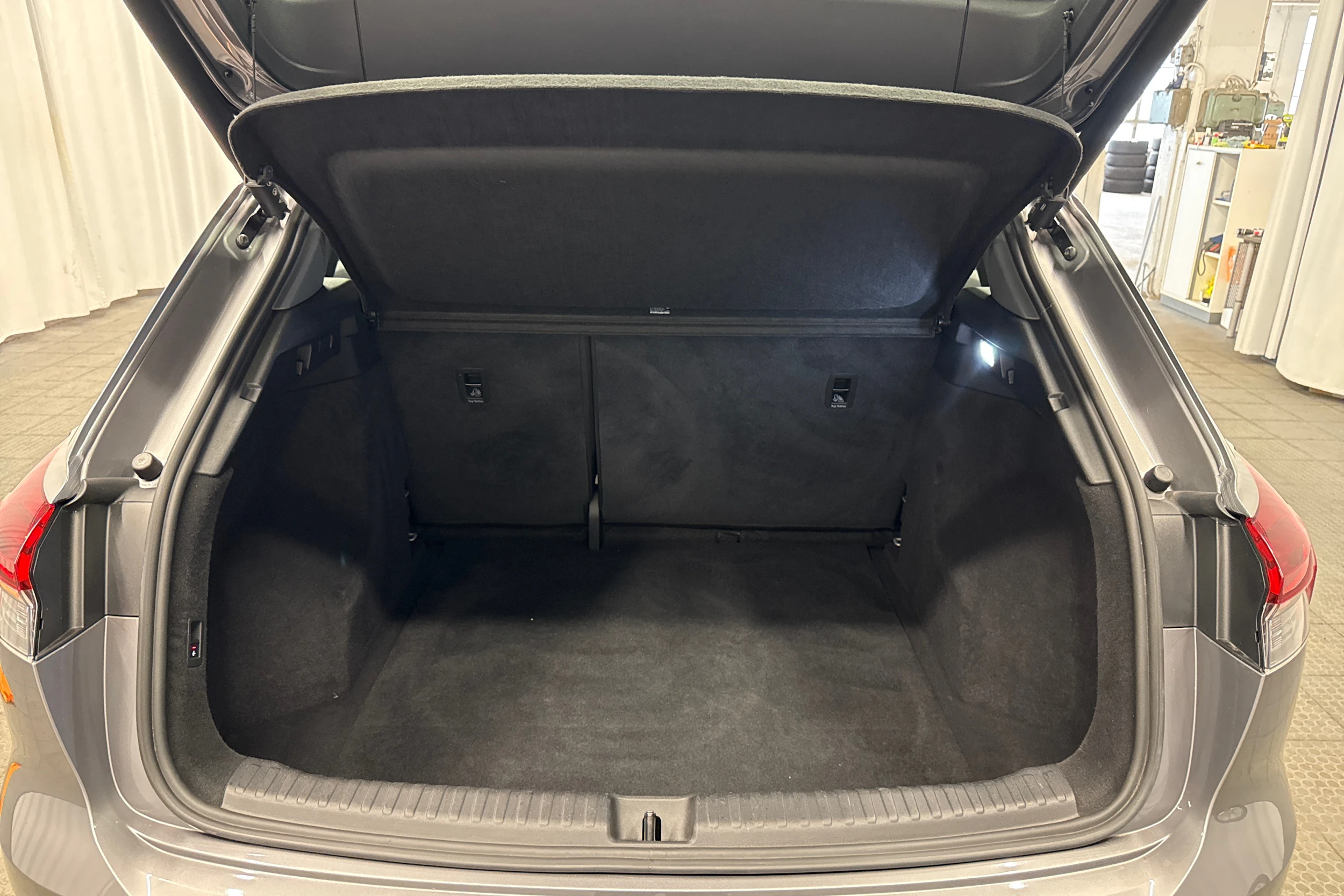 harmaa Audi Q4 e-tron 2023 kuva 24.