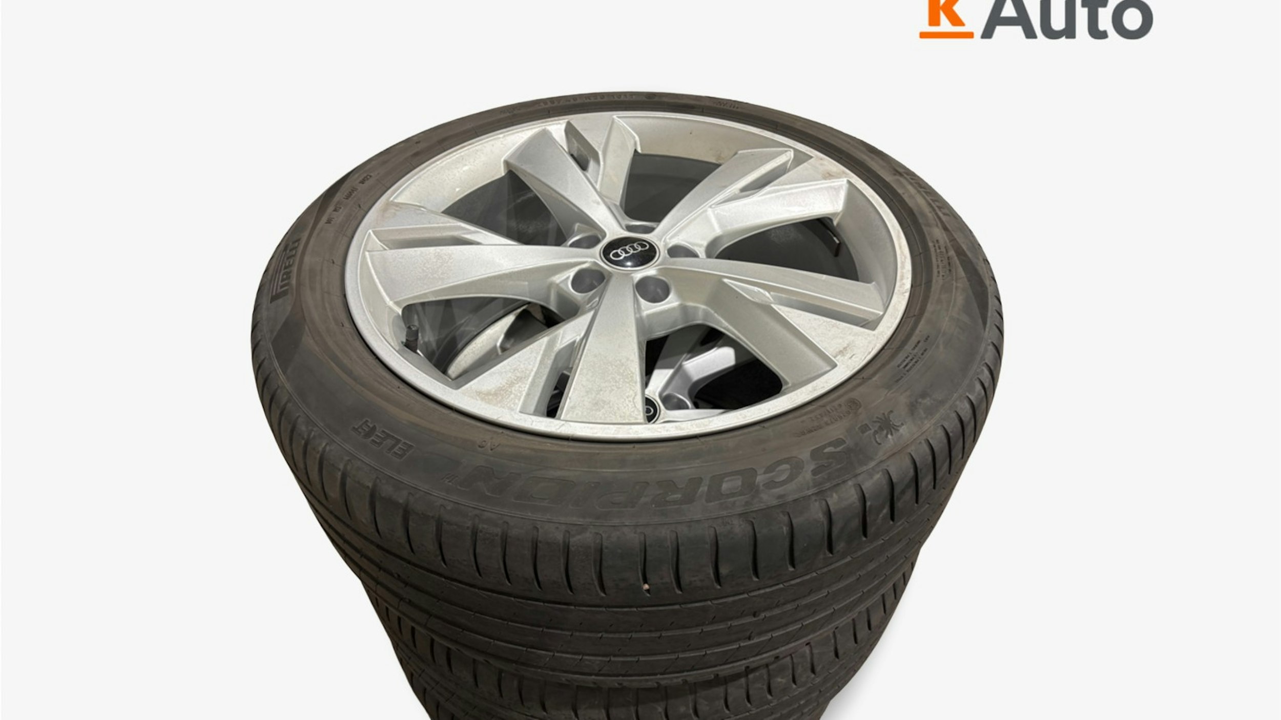 valkoinen Audi Q4 e-tron 2023 kuva 6.