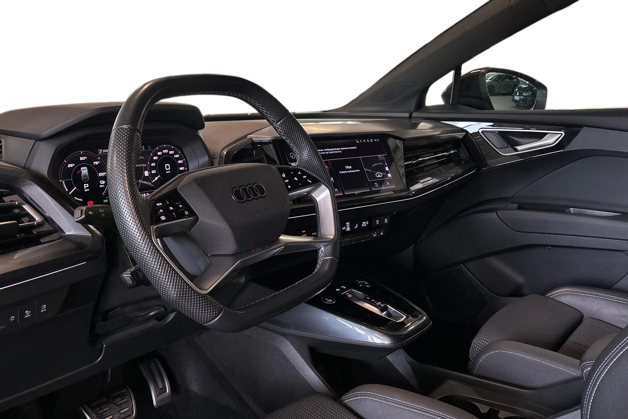 musta Audi Q4 e-tron 2023 kuva 3.