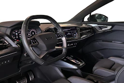 musta Audi Q4 e-tron 2023 kuva 3.