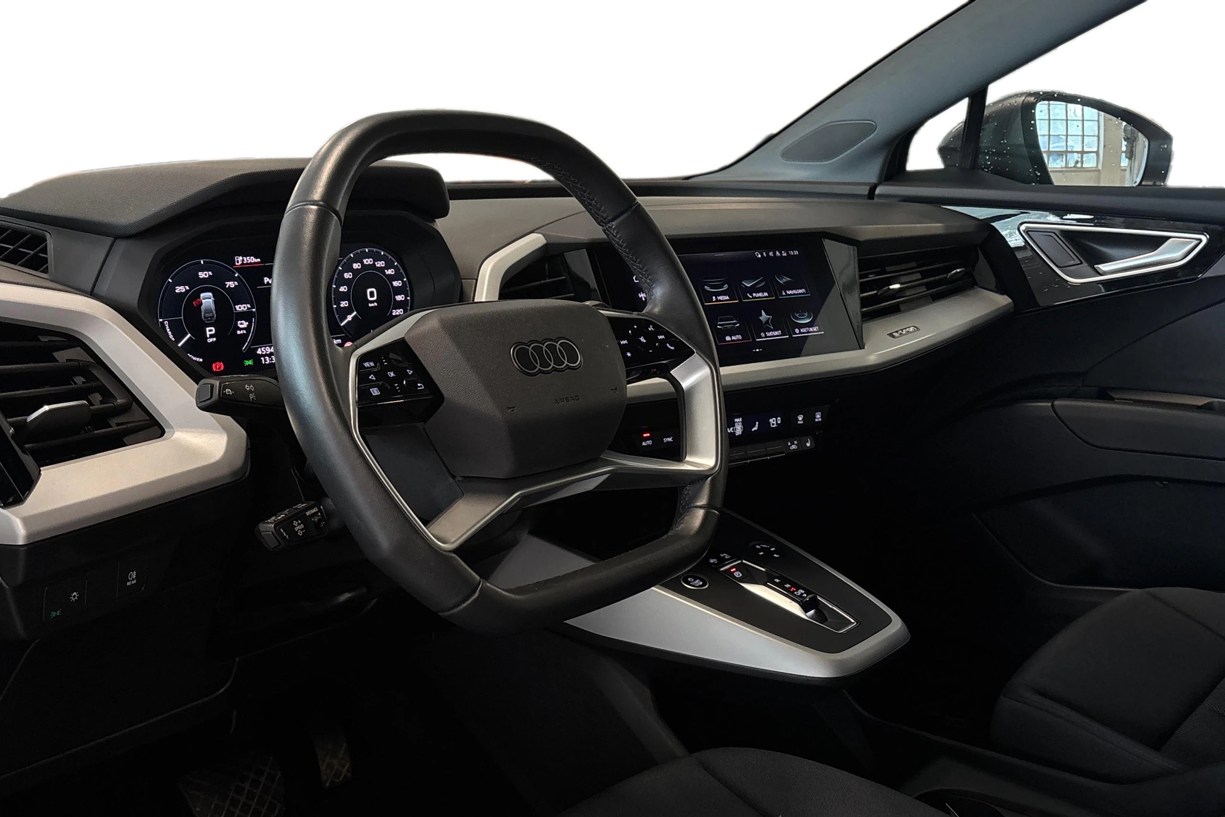harmaa Audi Q4 e-tron 2023 kuva 3.