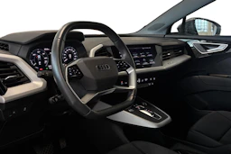 harmaa Audi Q4 e-tron 2023 kuva 3.