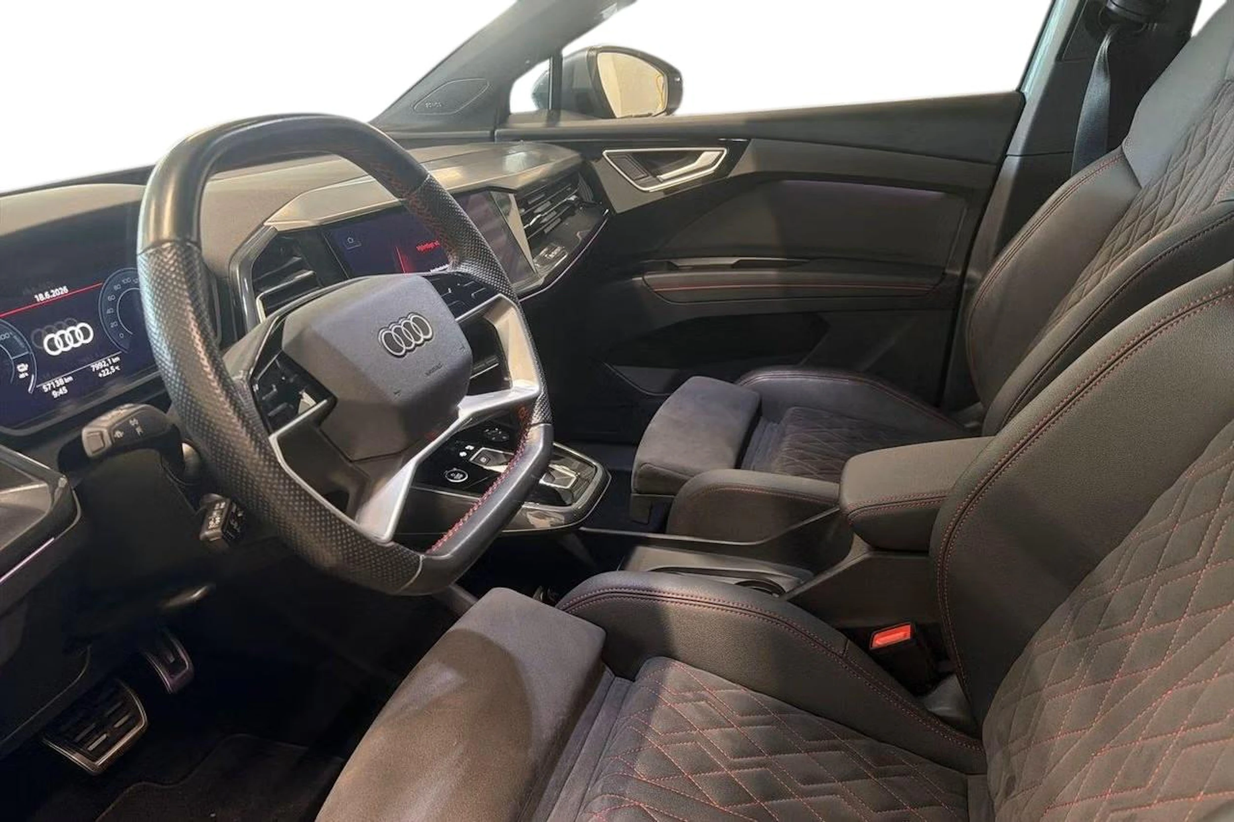 sininen Audi Q4 e-tron 2023 kuva 3.