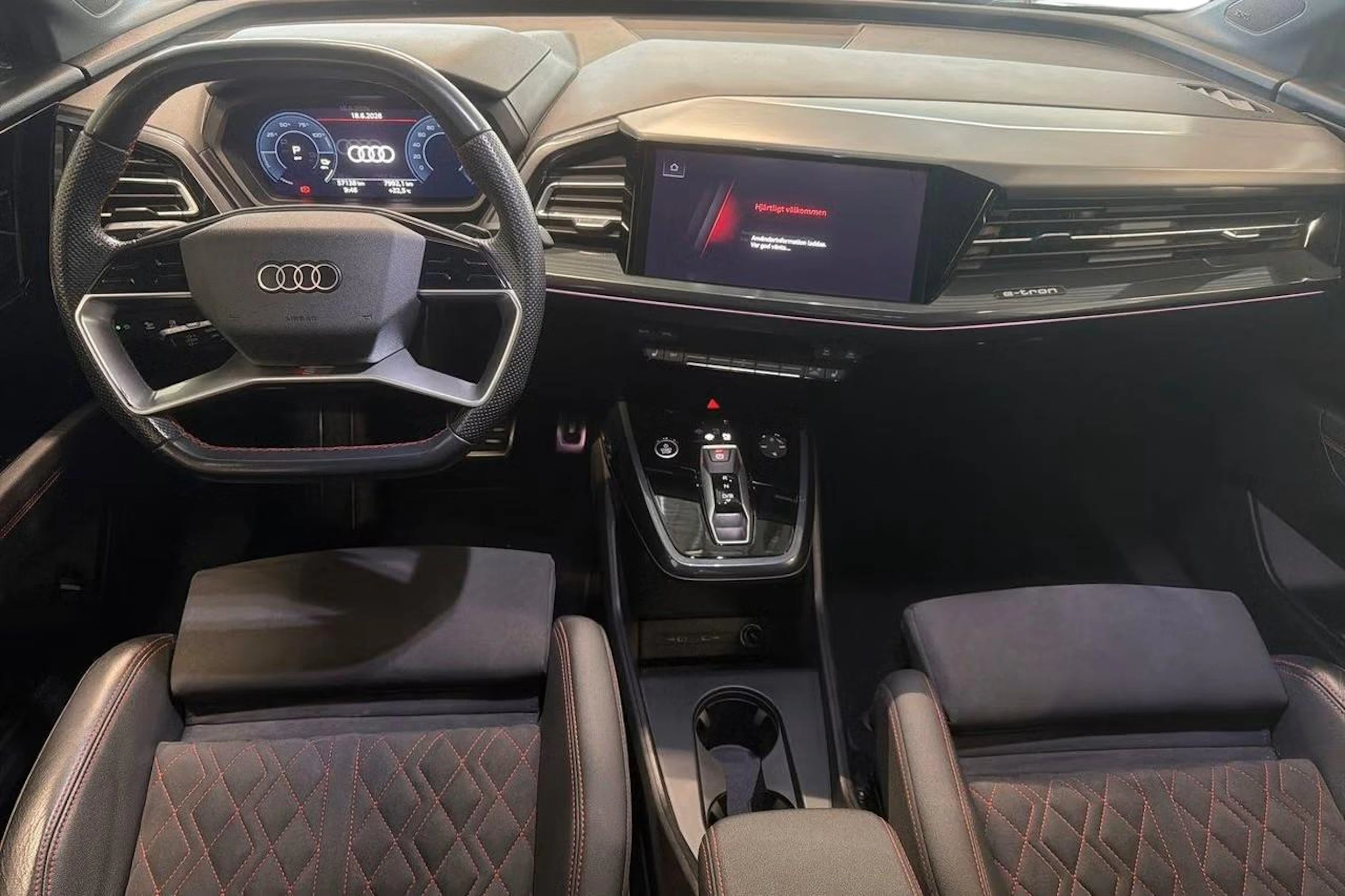 sininen Audi Q4 e-tron 2023 kuva 4.