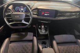 sininen Audi Q4 e-tron 2023 kuva 4.