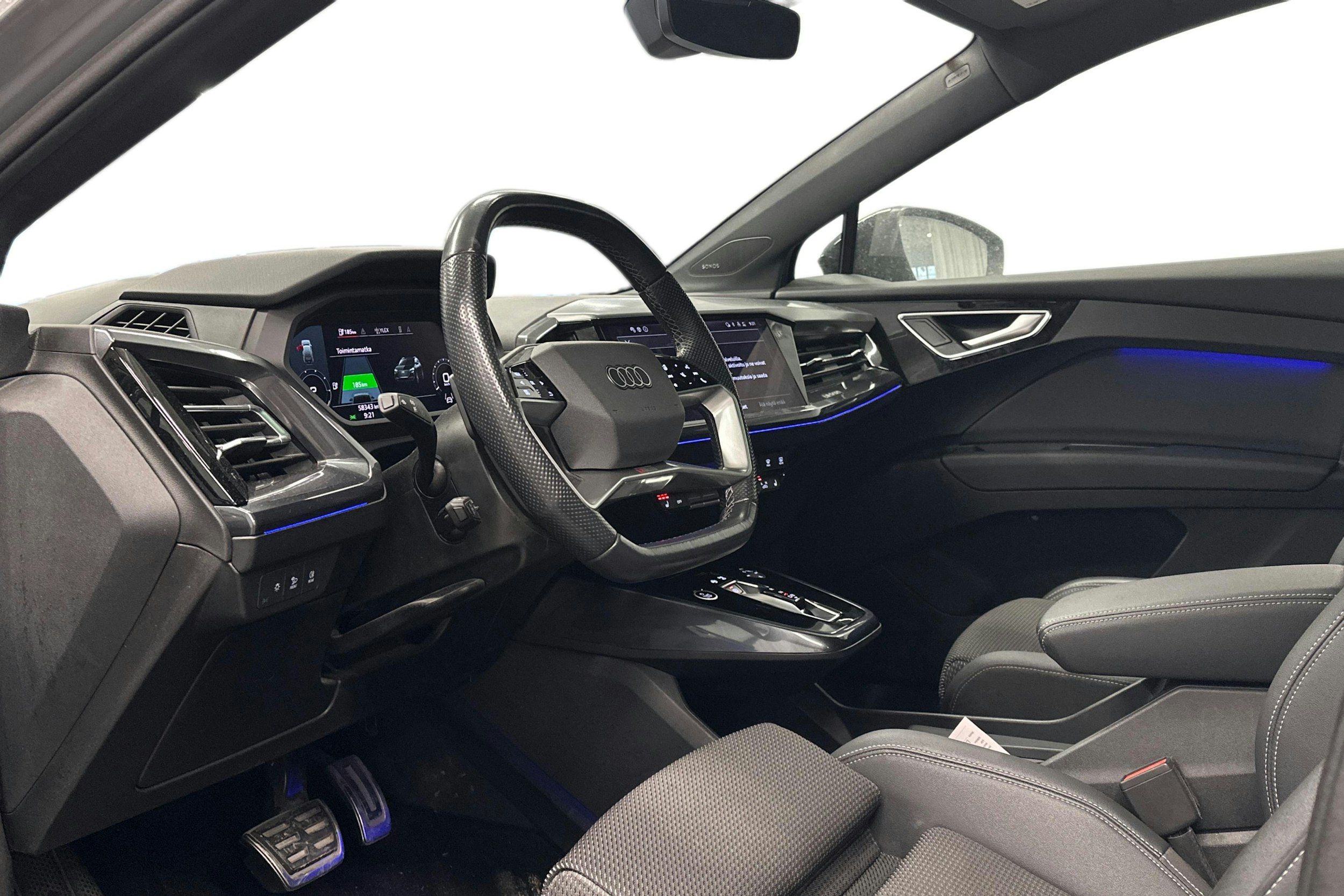 harmaa Audi Q4 e-tron 2023 kuva 3.
