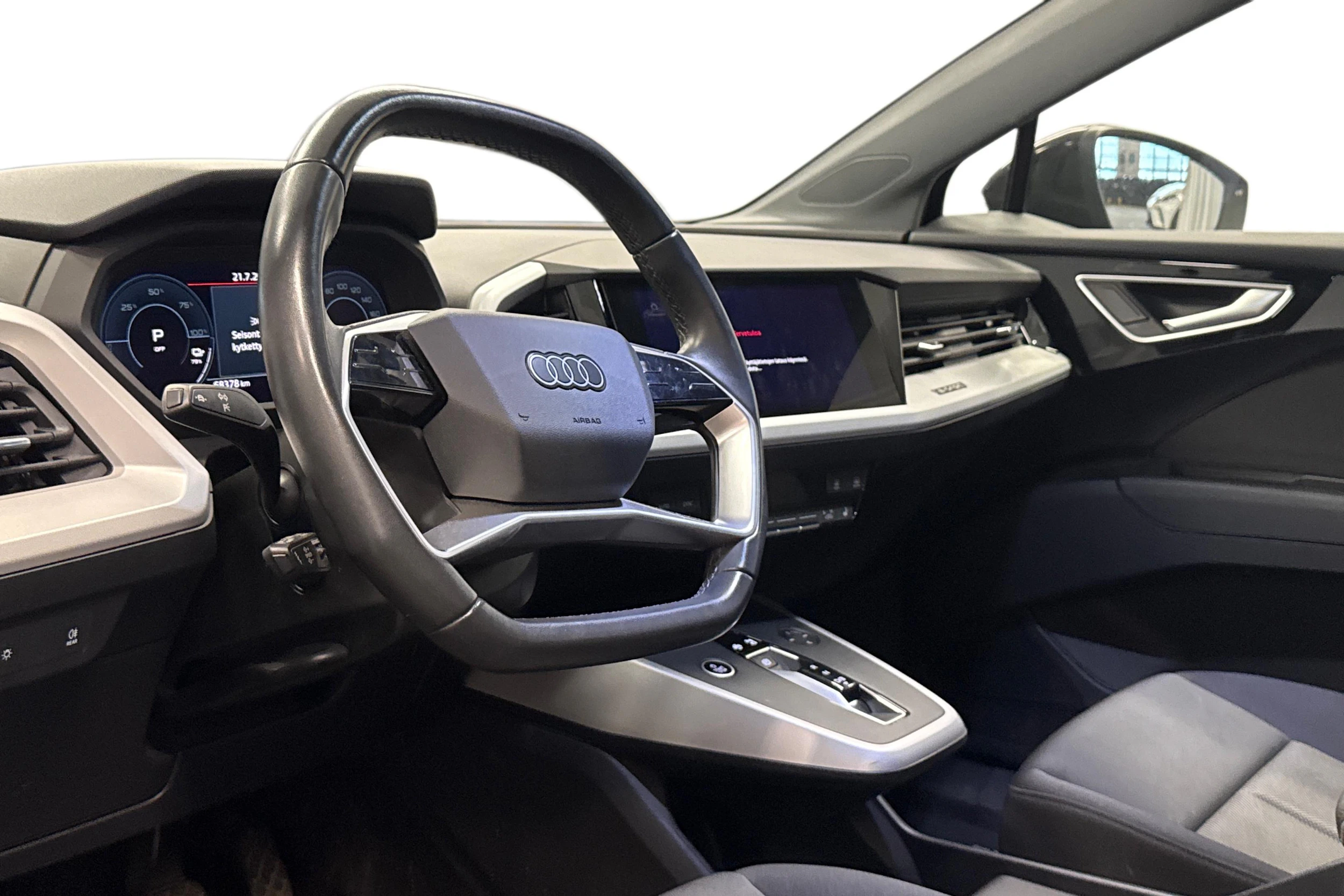 musta Audi Q4 e-tron 2023 kuva 3.