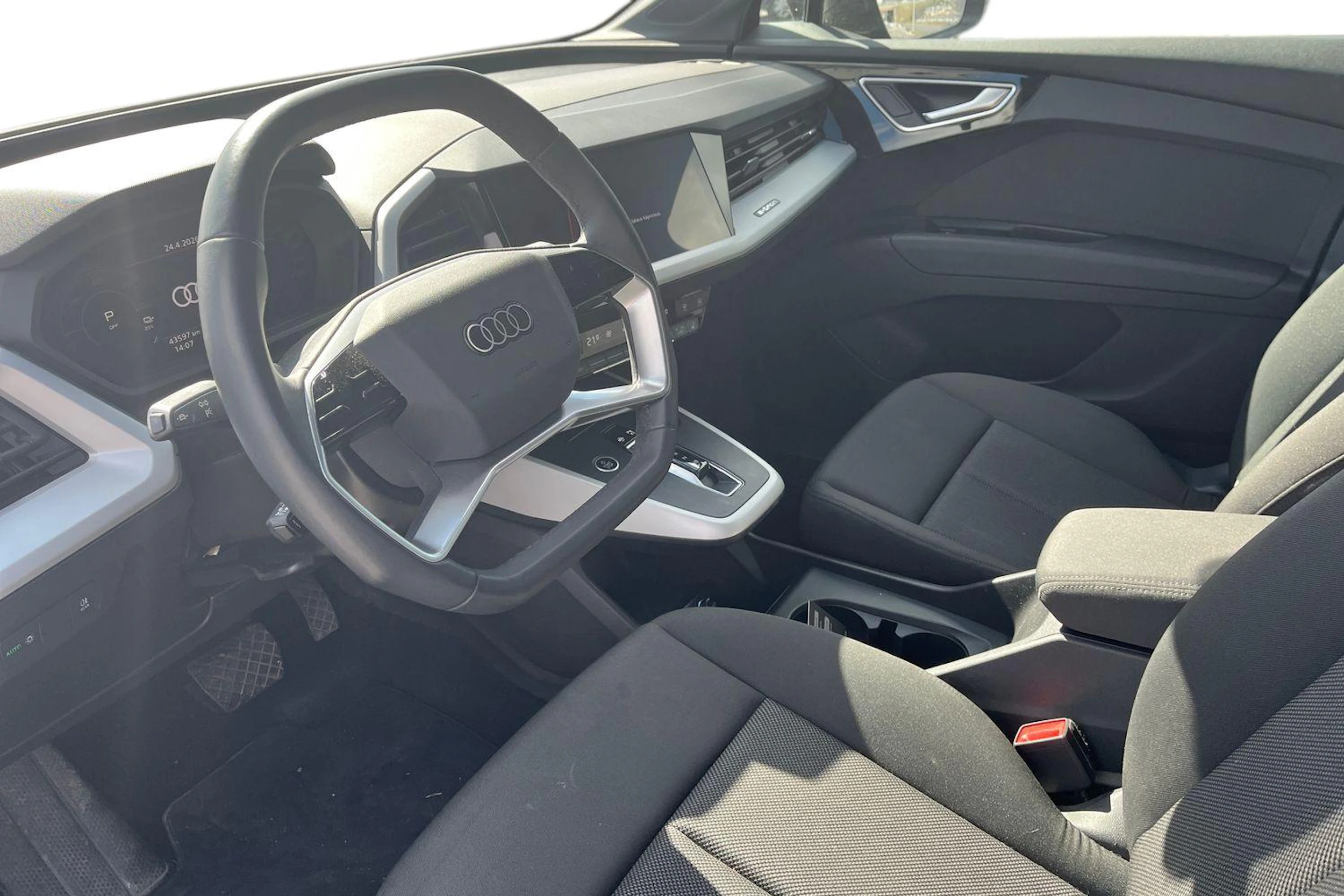 musta Audi Q4 e-tron 2023 kuva 3.