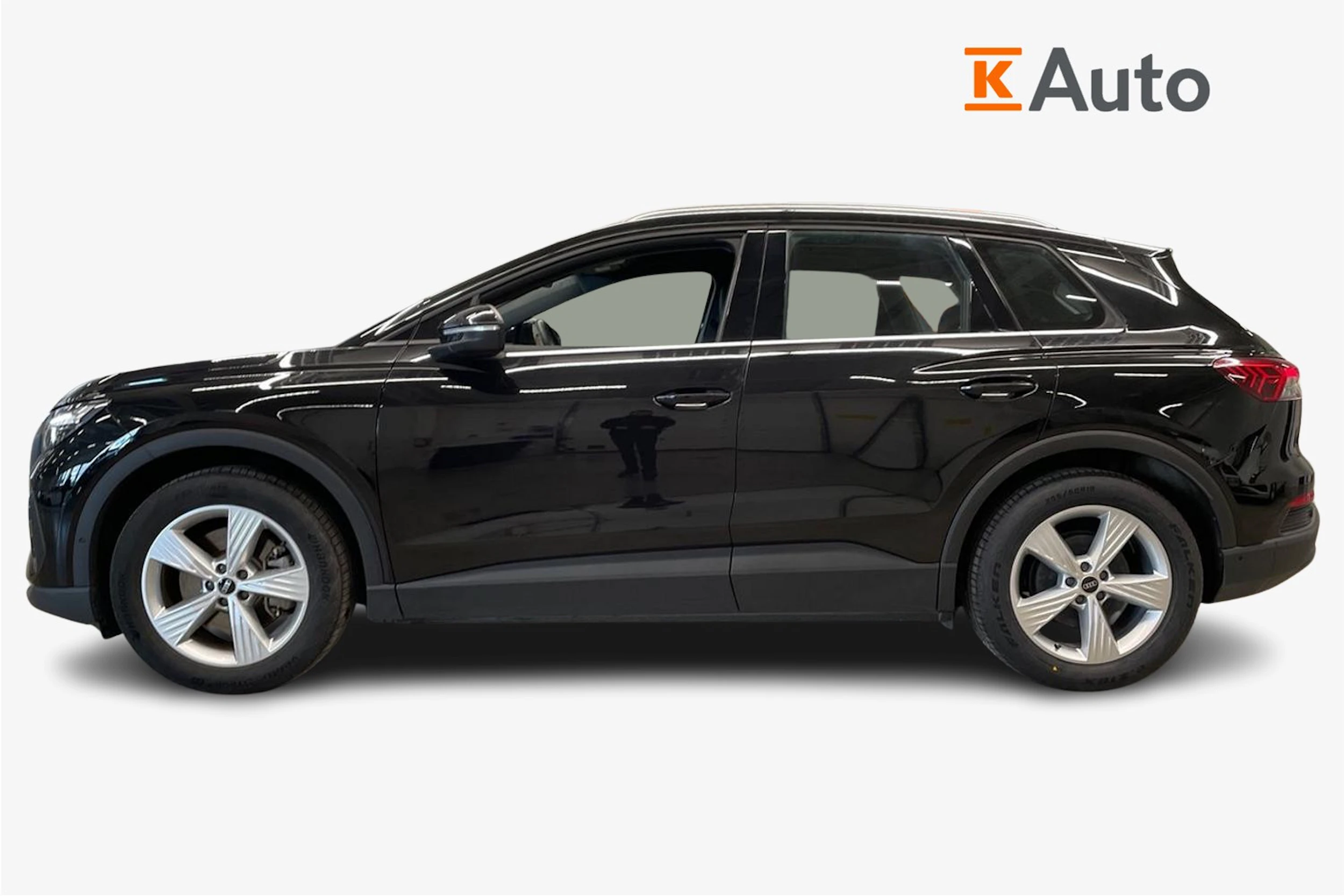 musta Audi Q4 e-tron 2023 kuva 7.