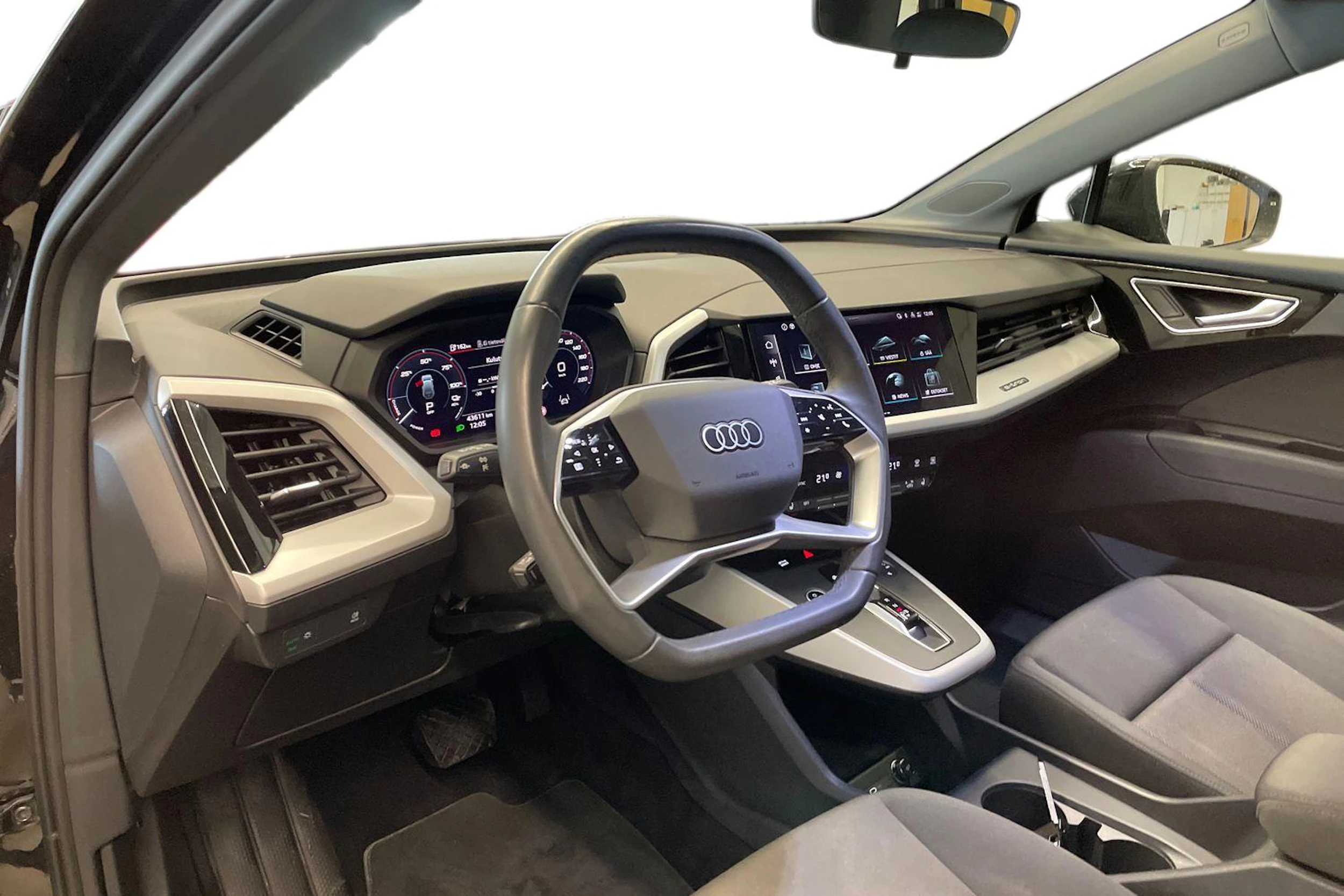 musta Audi Q4 e-tron 2023 kuva 8.