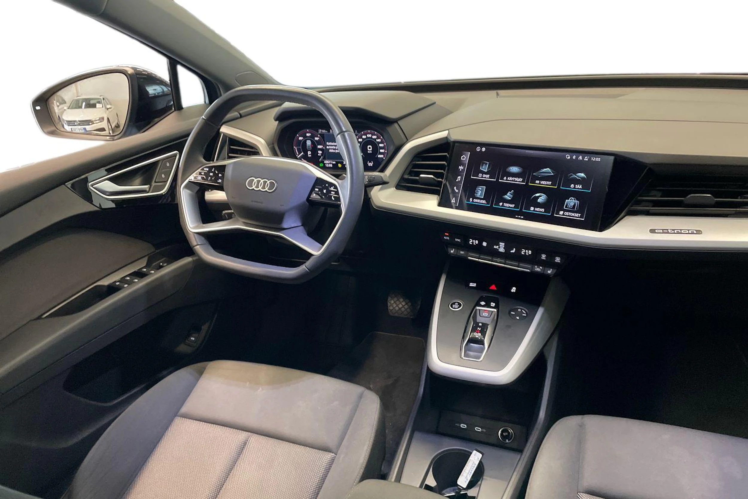 musta Audi Q4 e-tron 2023 kuva 9.