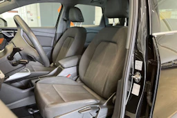 musta Audi Q4 e-tron 2023 kuva 15.