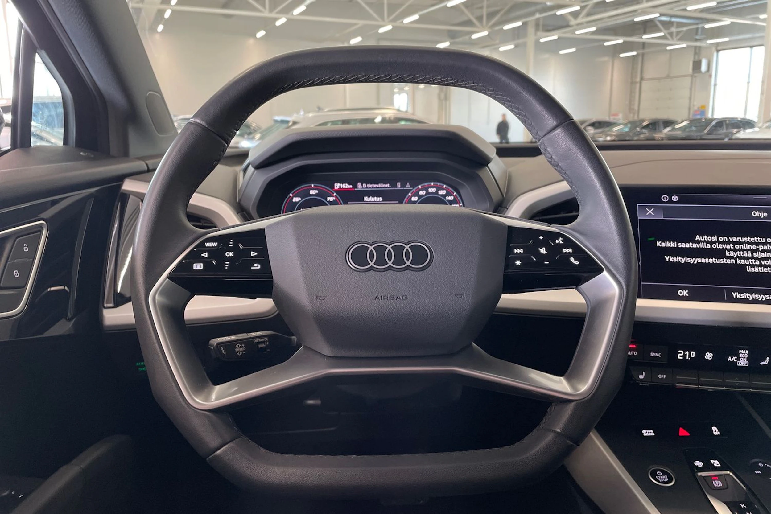 musta Audi Q4 e-tron 2023 kuva 16.
