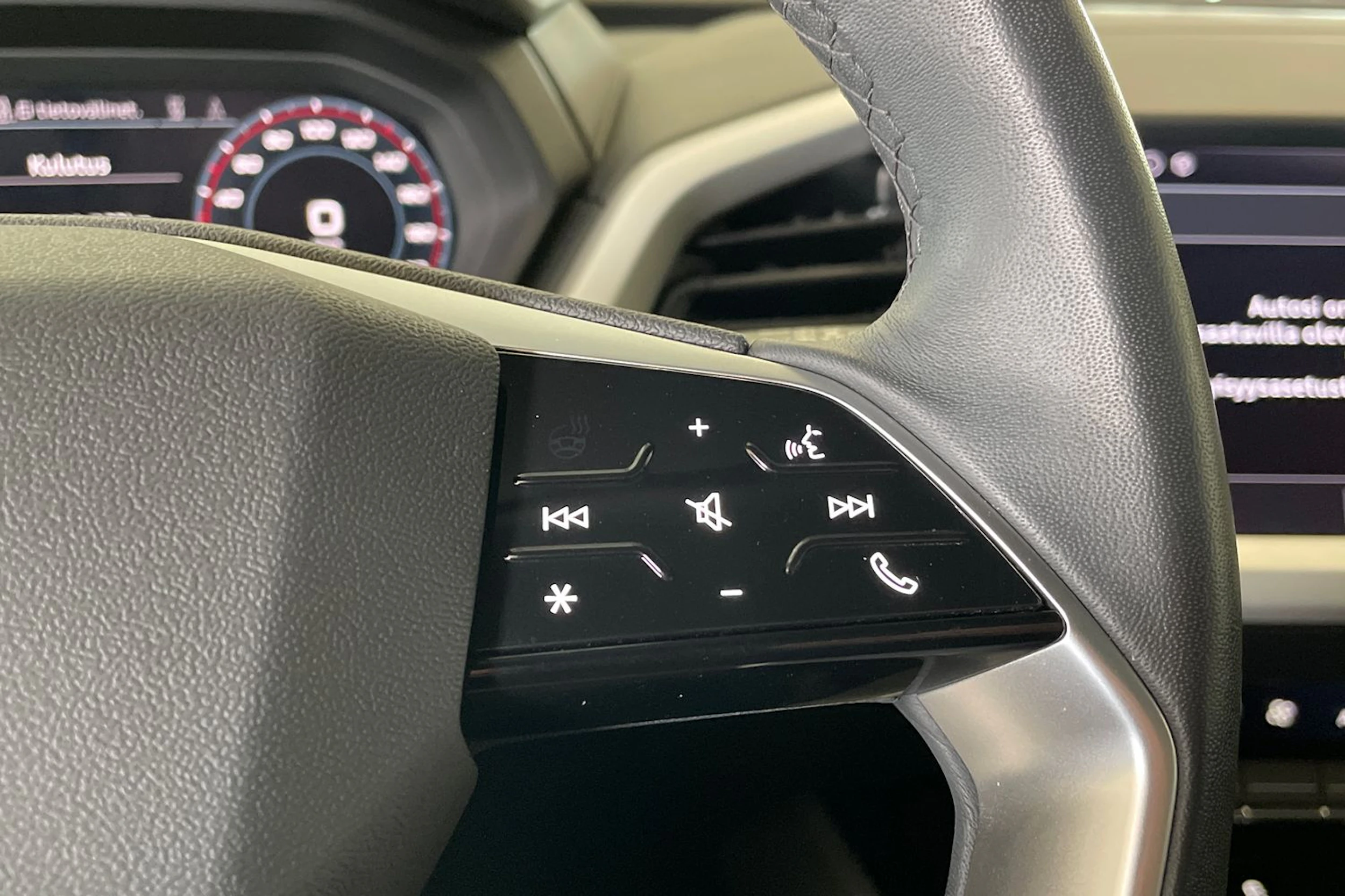 musta Audi Q4 e-tron 2023 kuva 17.