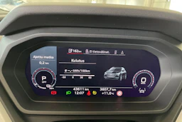 musta Audi Q4 e-tron 2023 kuva 20.