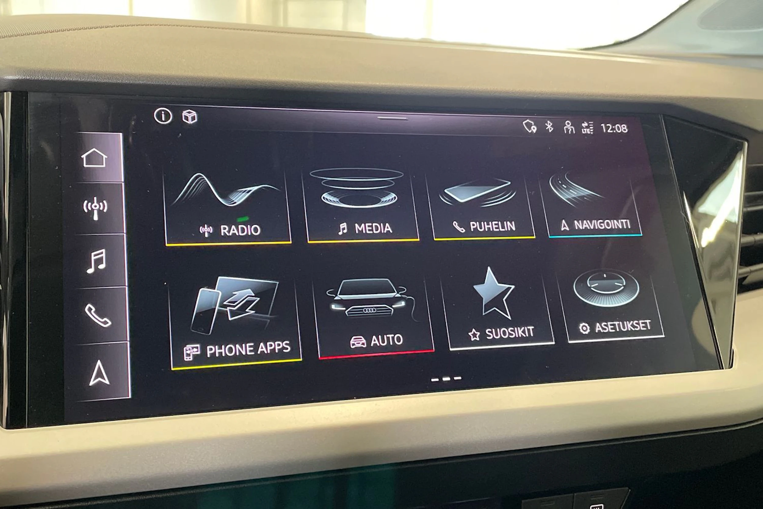 musta Audi Q4 e-tron 2023 kuva 24.