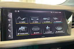 musta Audi Q4 e-tron 2023 kuva 24.