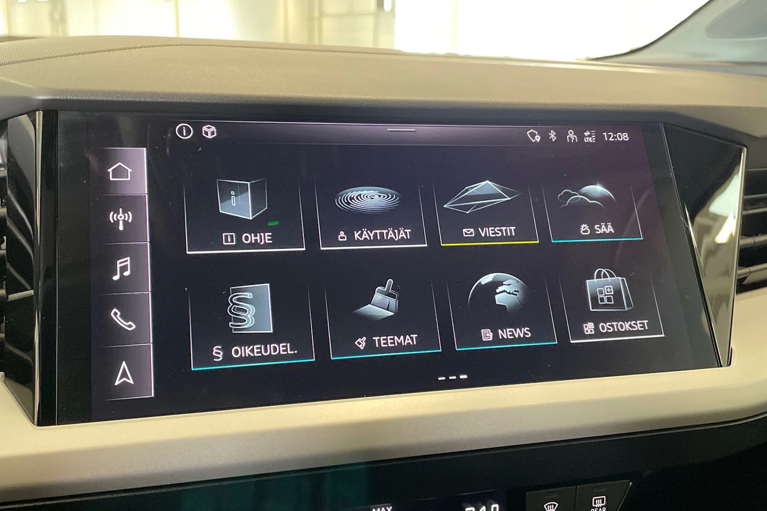 musta Audi Q4 e-tron 2023 kuva 25.