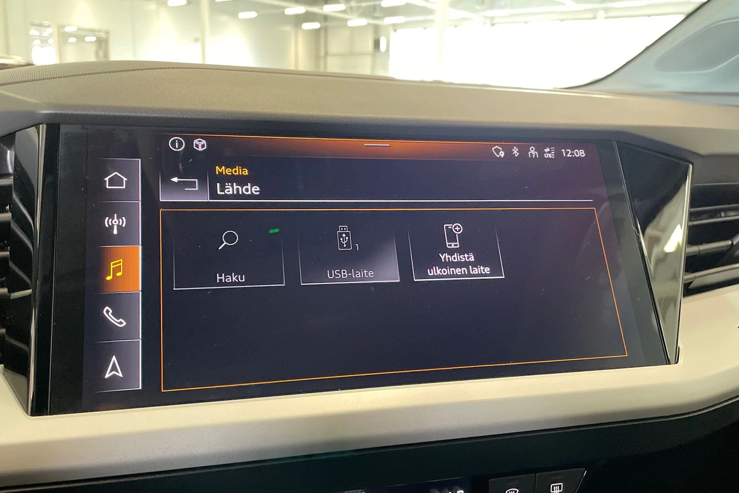 musta Audi Q4 e-tron 2023 kuva 27.