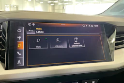 musta Audi Q4 e-tron 2023 kuva 27.