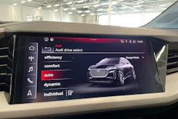 musta Audi Q4 e-tron 2023 kuva 31.