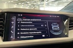 musta Audi Q4 e-tron 2023 kuva 33.