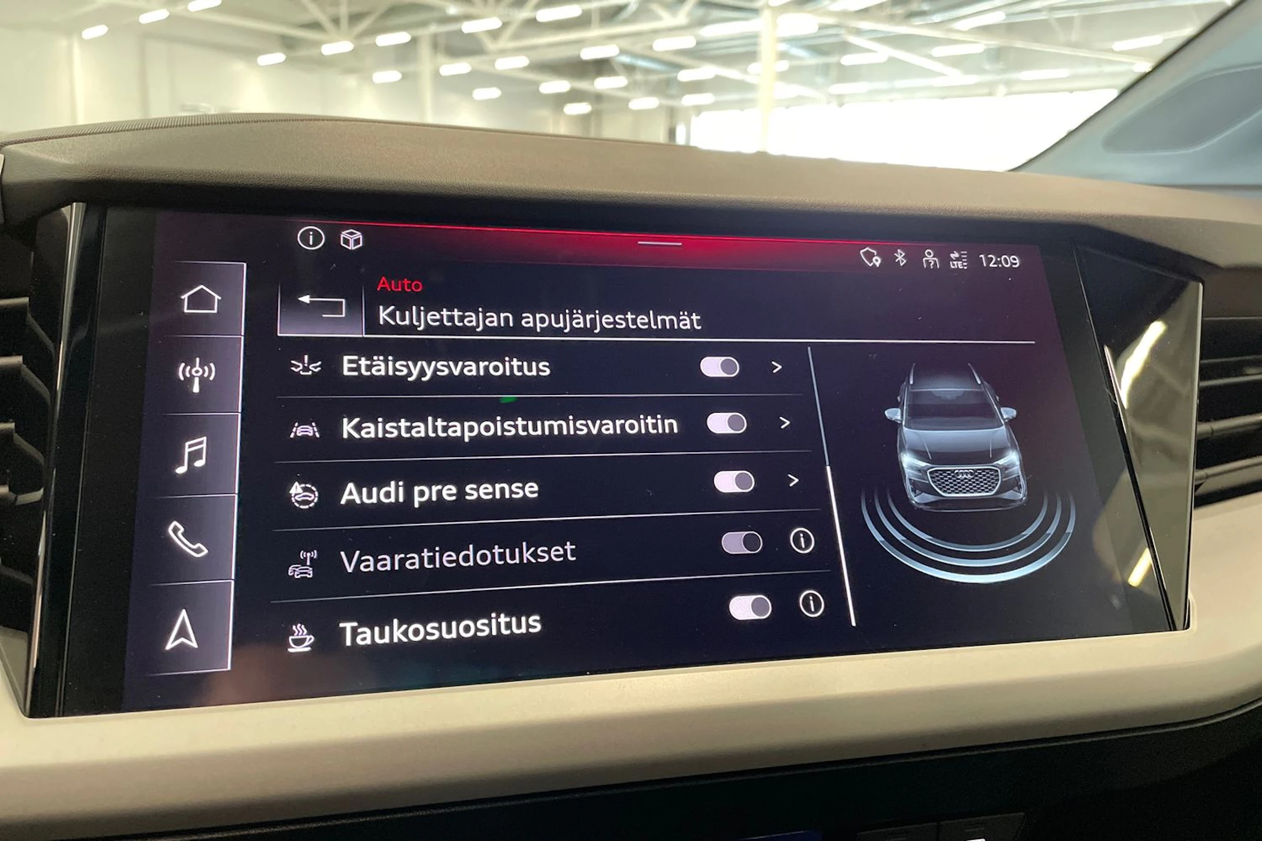 musta Audi Q4 e-tron 2023 kuva 34.