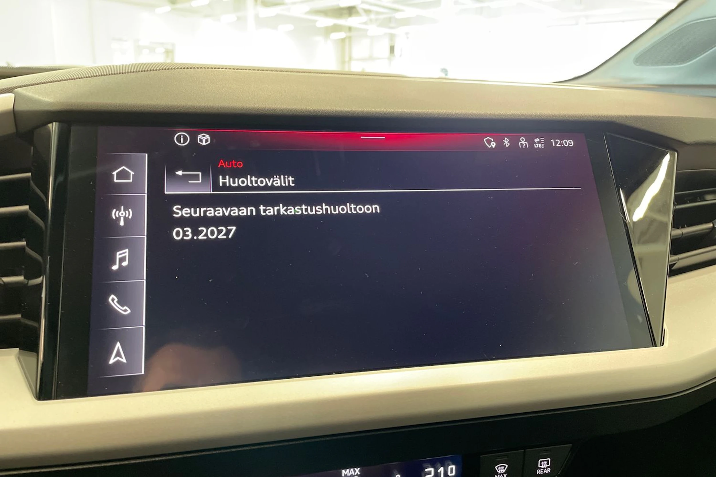 musta Audi Q4 e-tron 2023 kuva 35.