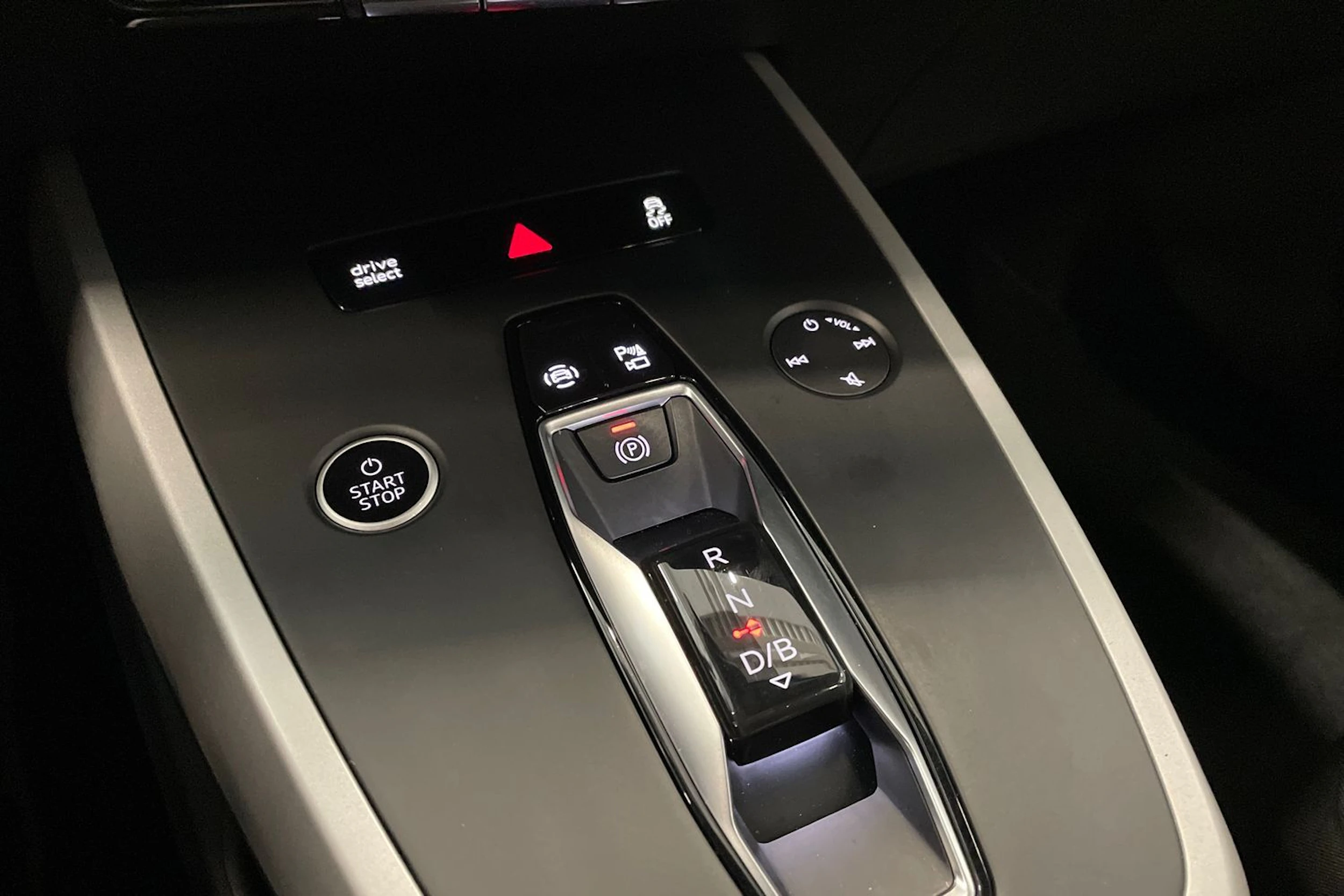 musta Audi Q4 e-tron 2023 kuva 37.