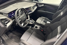 sininen Audi Q4 e-tron 2023 kuva 3.