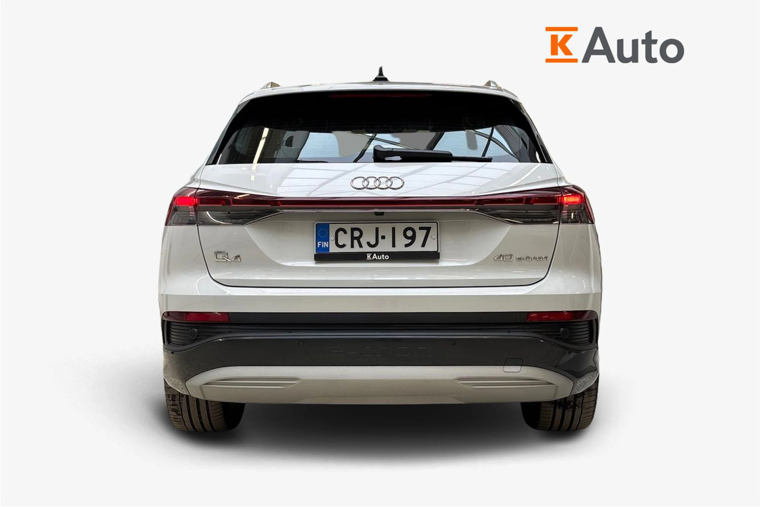 valkoinen Audi Q4 e-tron 2023 kuva 3.