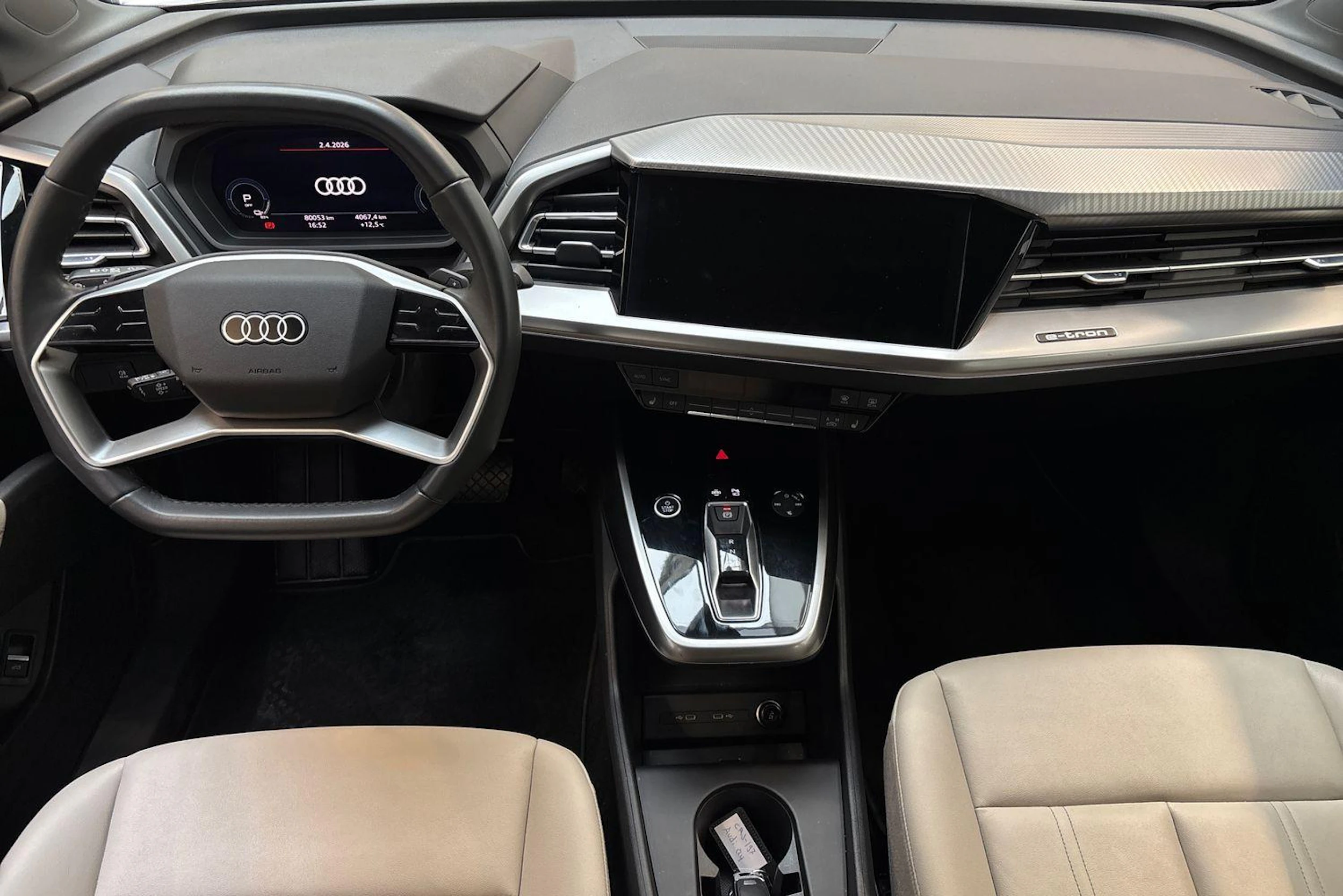 valkoinen Audi Q4 e-tron 2023 kuva 7.