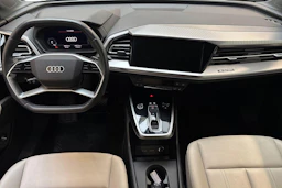valkoinen Audi Q4 e-tron 2023 kuva 7.