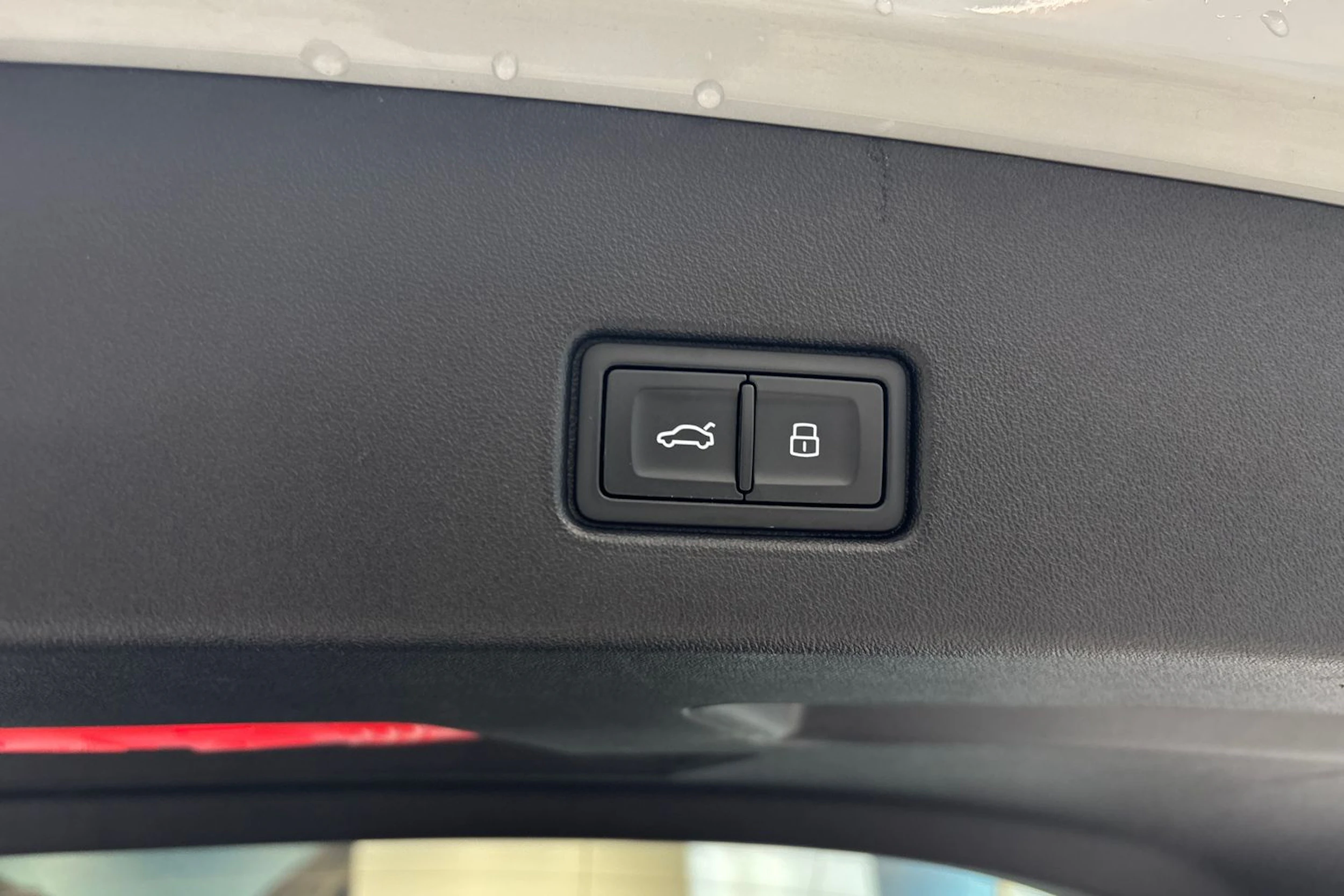 valkoinen Audi Q4 e-tron 2023 kuva 13.