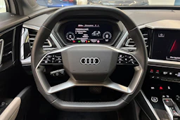 valkoinen Audi Q4 e-tron 2023 kuva 18.