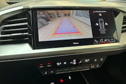 valkoinen Audi Q4 e-tron 2023 kuva 20.