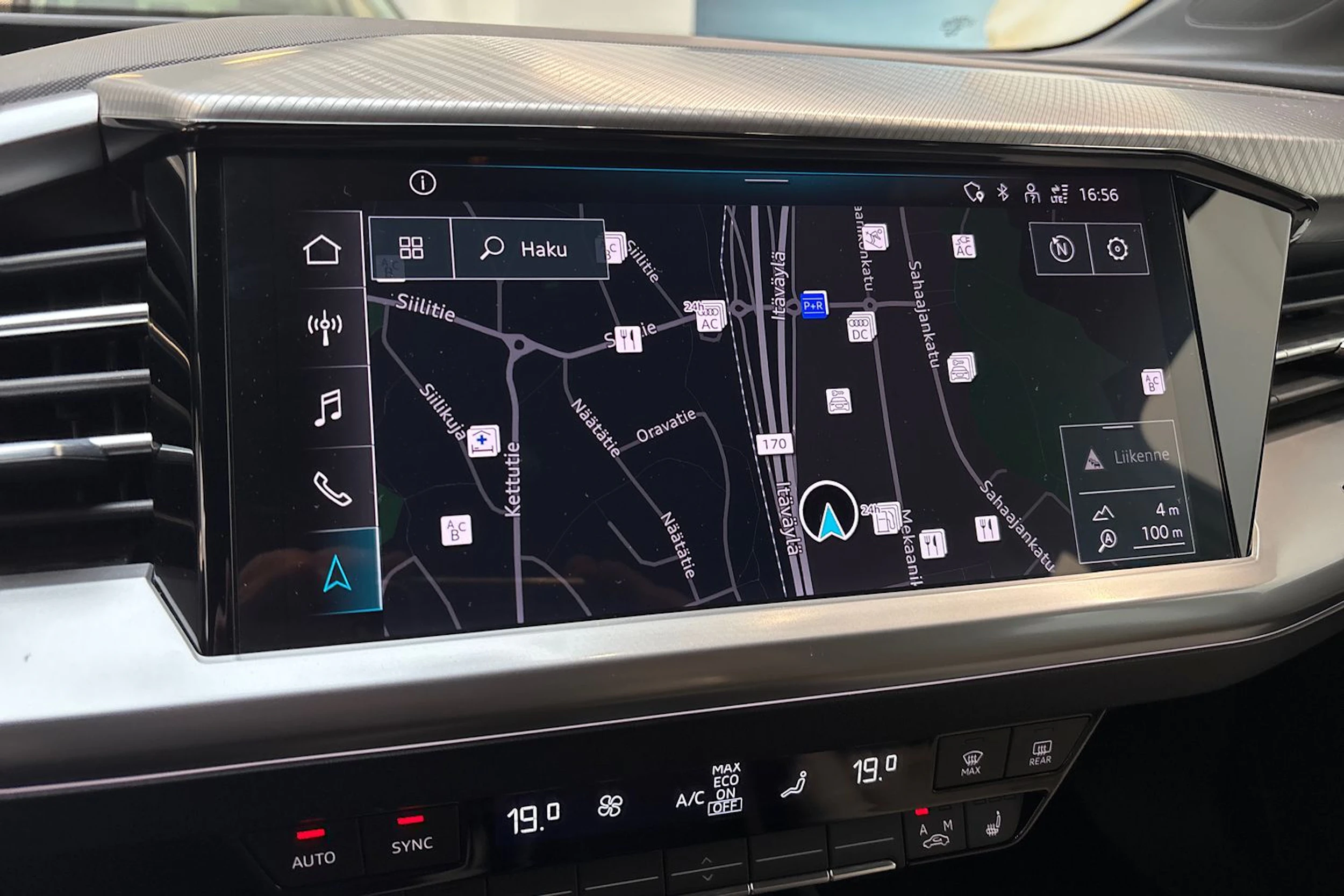 valkoinen Audi Q4 e-tron 2023 kuva 21.