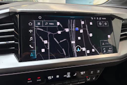 valkoinen Audi Q4 e-tron 2023 kuva 21.