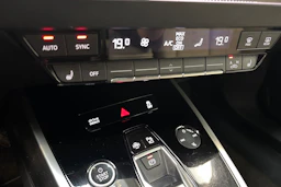 valkoinen Audi Q4 e-tron 2023 kuva 22.