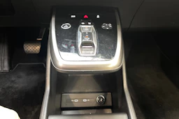 valkoinen Audi Q4 e-tron 2023 kuva 23.