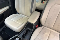 valkoinen Audi Q4 e-tron 2023 kuva 24.