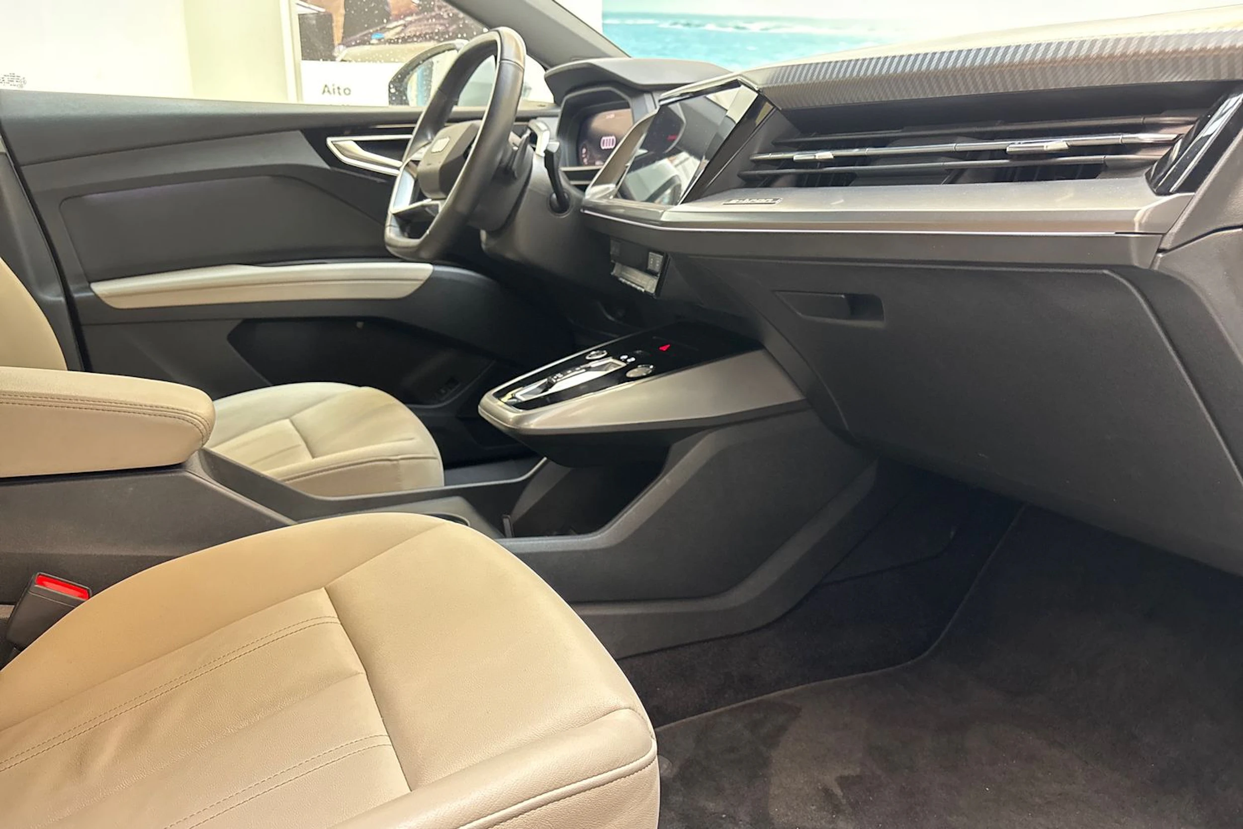 valkoinen Audi Q4 e-tron 2023 kuva 25.