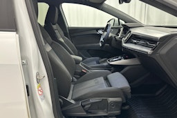 valkoinen Audi Q4 e-tron 2023 kuva 14.