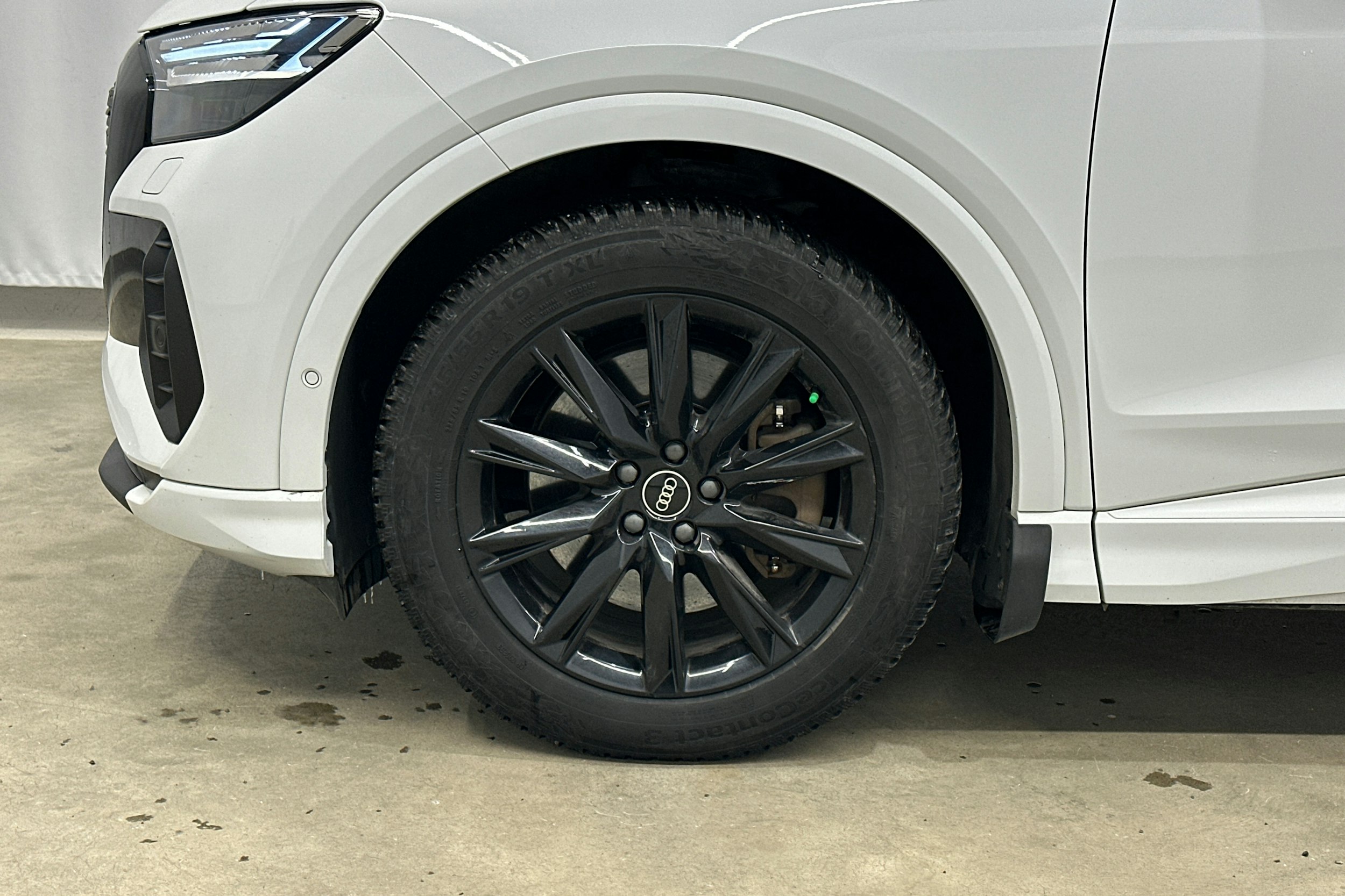 valkoinen Audi Q4 e-tron 2023 kuva 16.