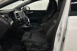valkoinen Audi Q4 e-tron 2023 kuva 17.